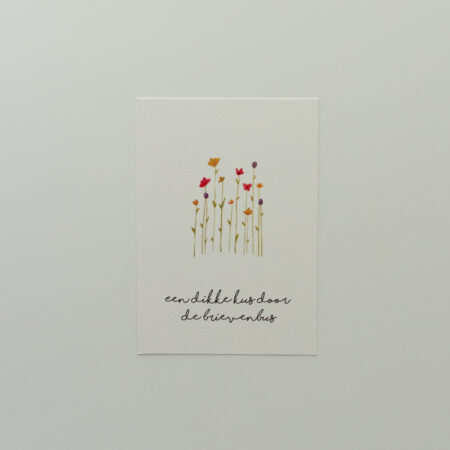 Ansichtkaart - Een dikke kus door de brievenbus